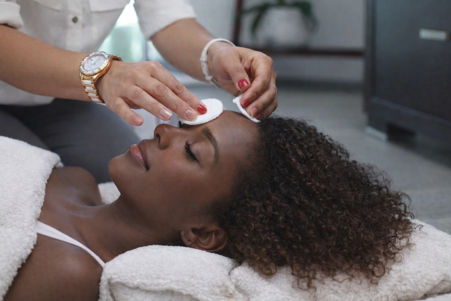 [00084] Hammam/Sauna + Gommage + pédicure + Soin de visage + Manicure + Massage